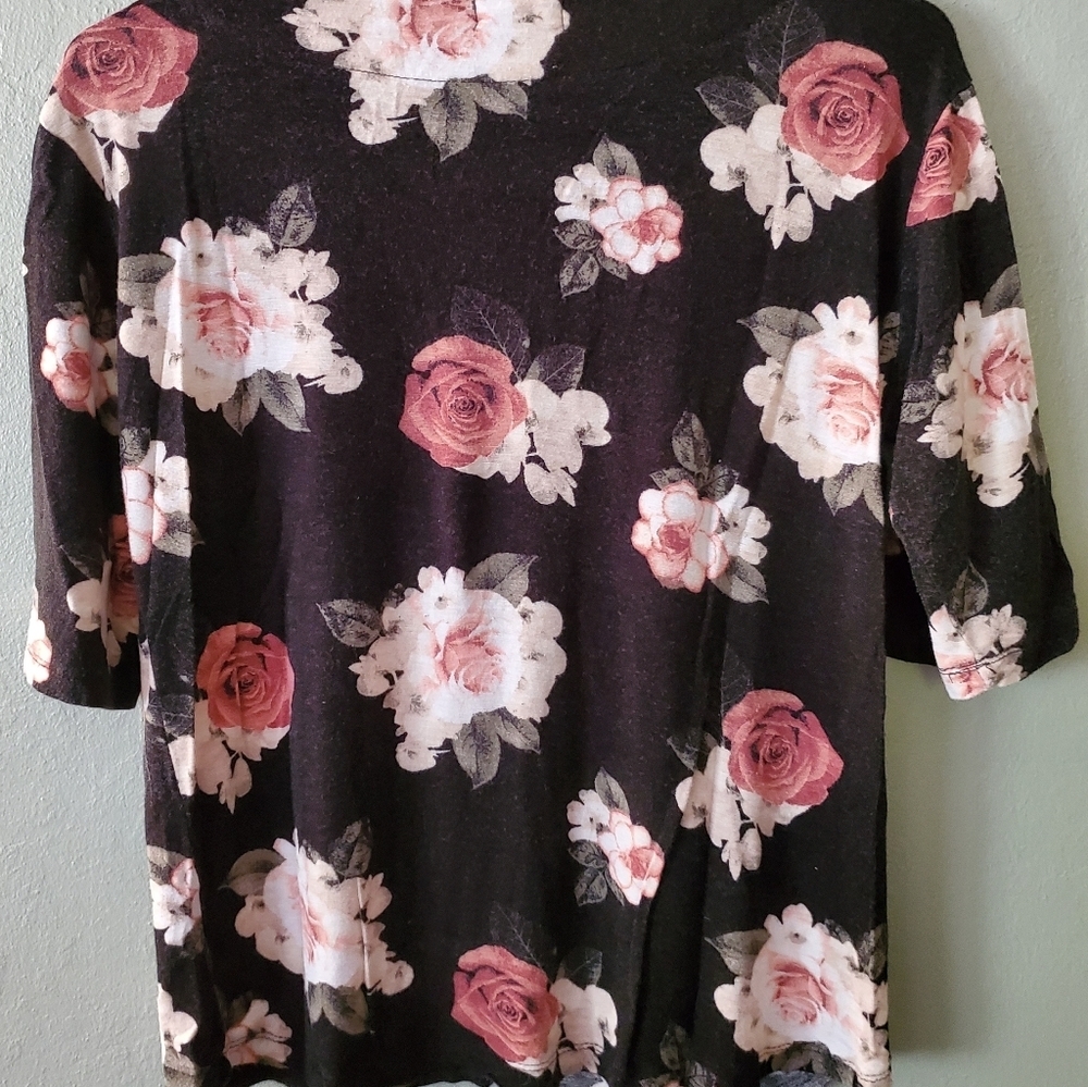 Black & Floral Blouse - Picture 4 of 7